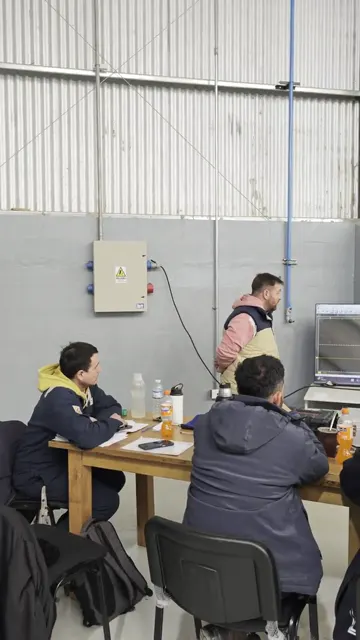 Video de una recorrida por el taller durante la capacitación Especialistas en Sprinter 517