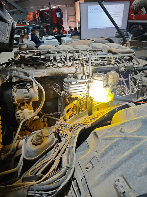 Detalle del motor utilizado en la capacitación Scania en Añelo