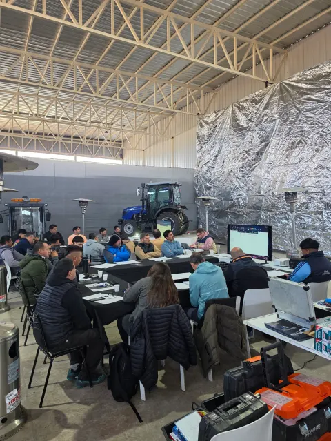 Vista del grupo y los puestos de trabajo durante la capacitación en Mendoza