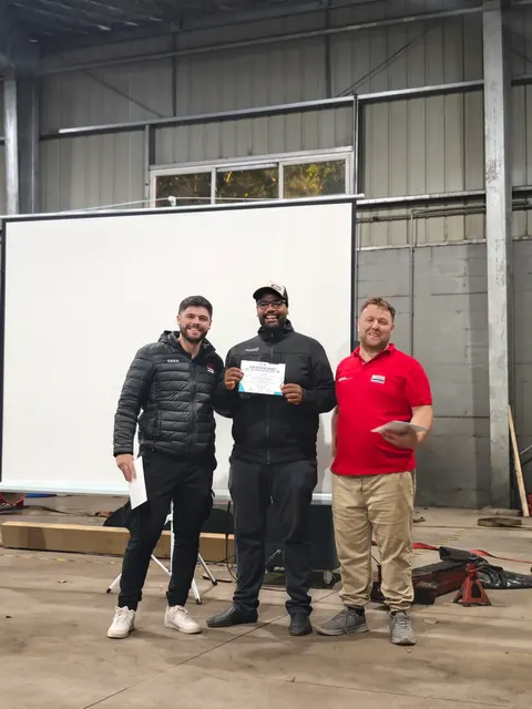 Foto de cierre durante la entrega de certificados en Montevideo, Uruguay